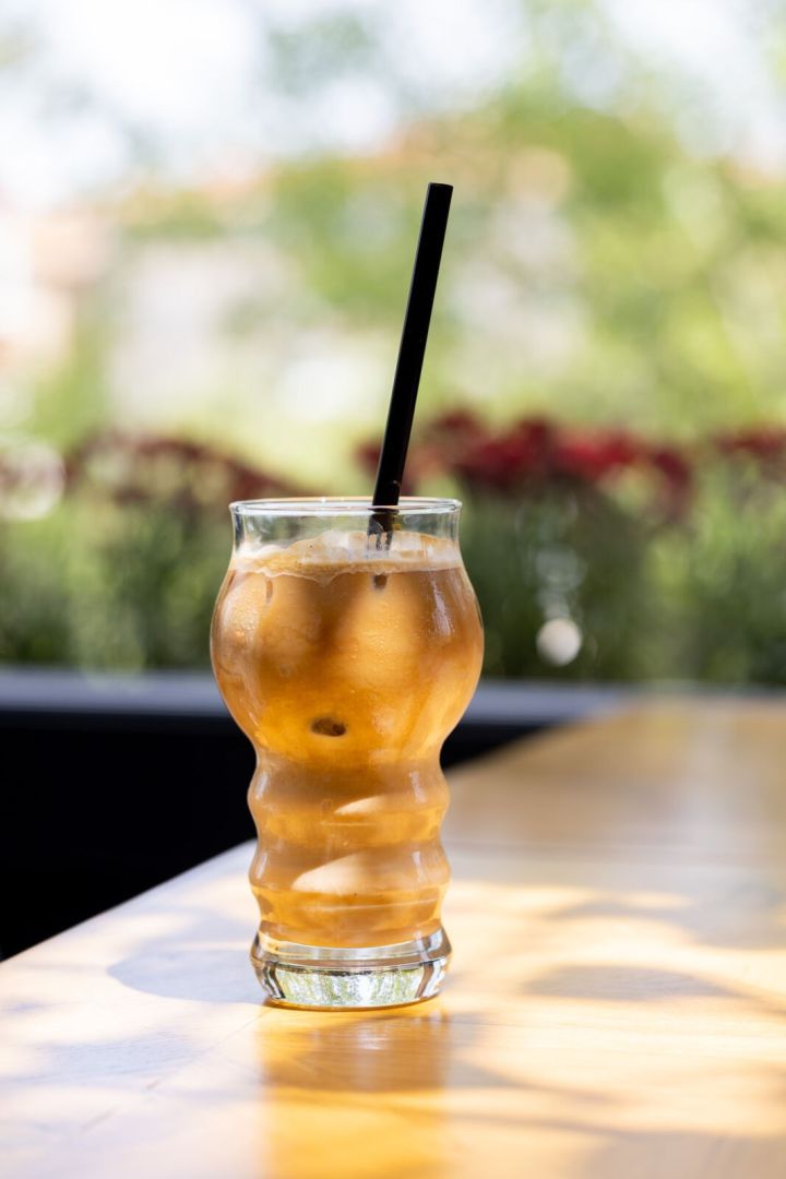 ICED CARAMEL LATTE Aura Restoran Çengelköy