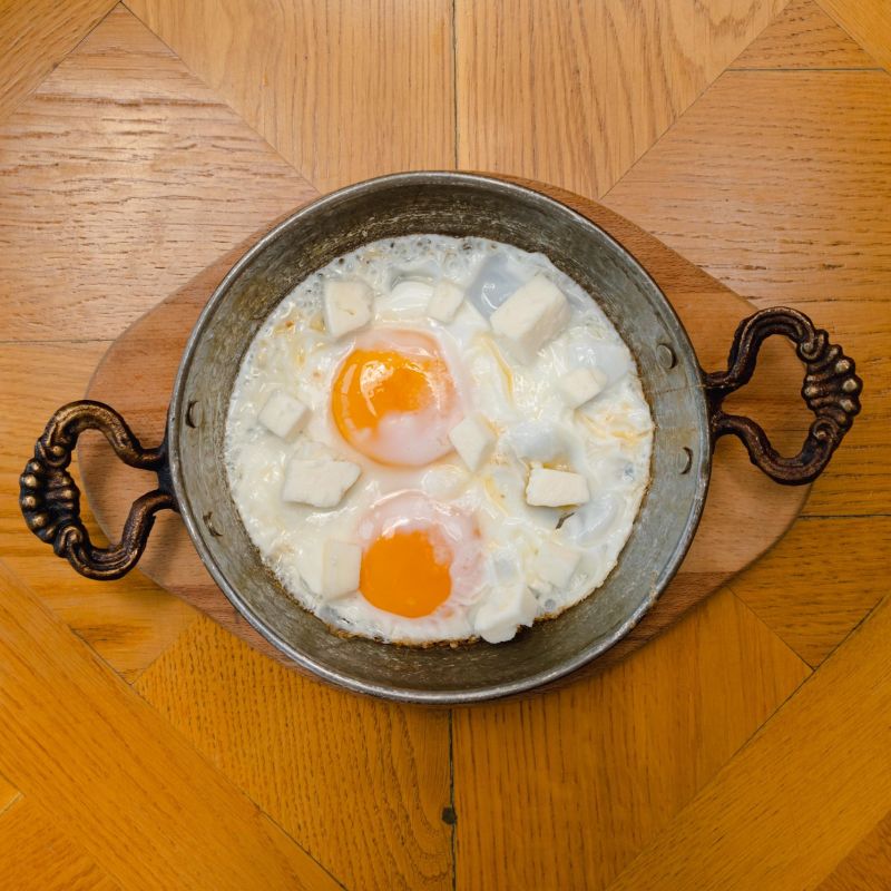 BEYAZ PEYNİRLİ YUMURTA