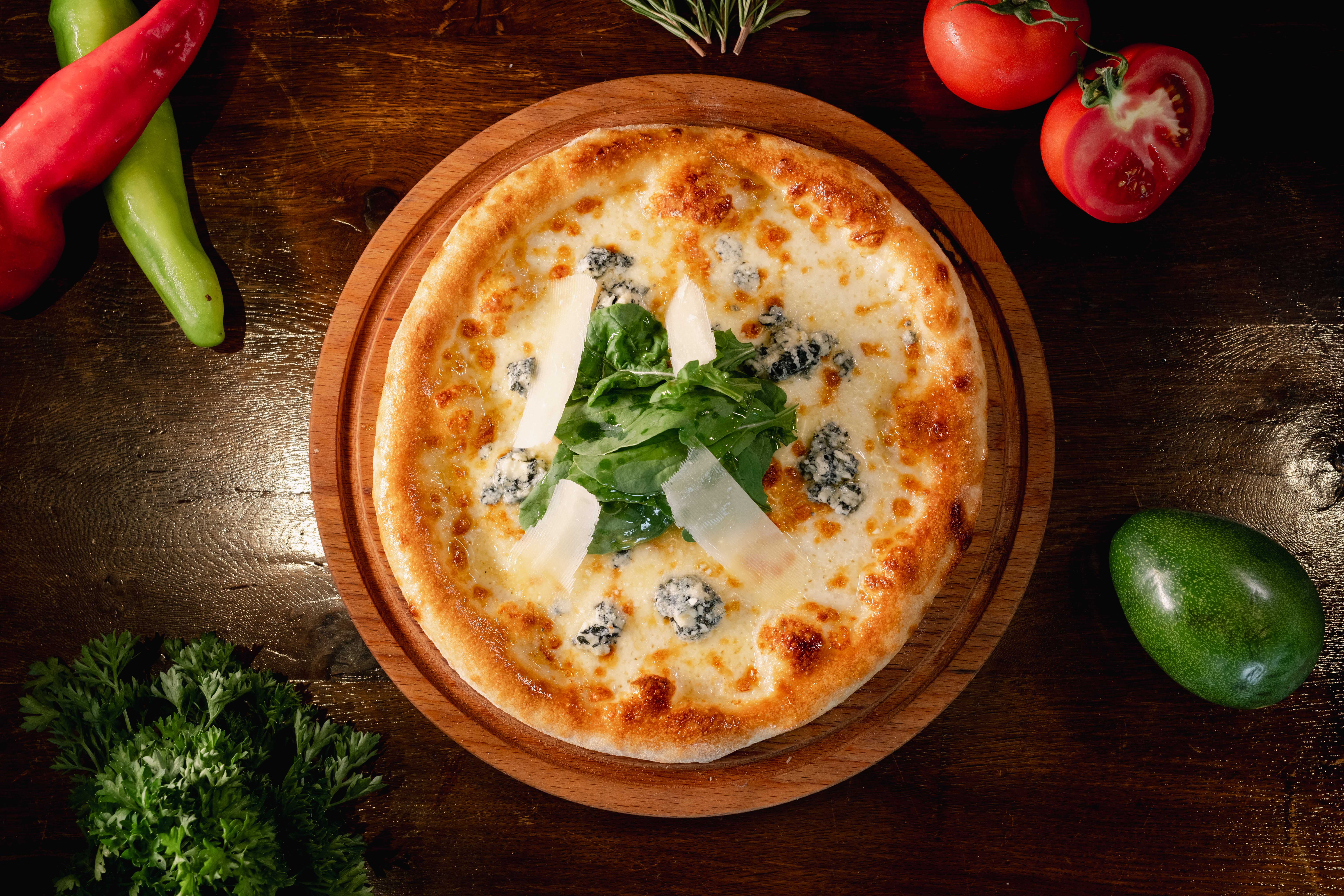 ÜÇ PEYNİRLİ PİZZA